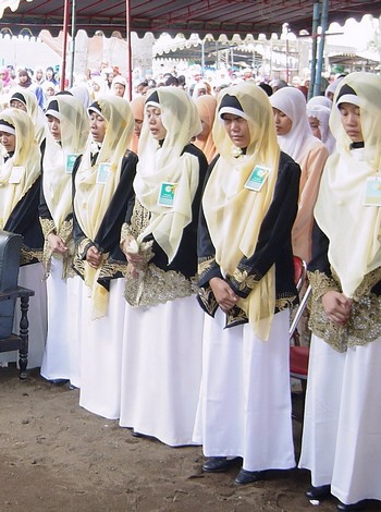 Engrossed: the ritual of Mujahadah Kubrah is a powerfully emotional event / Zainal